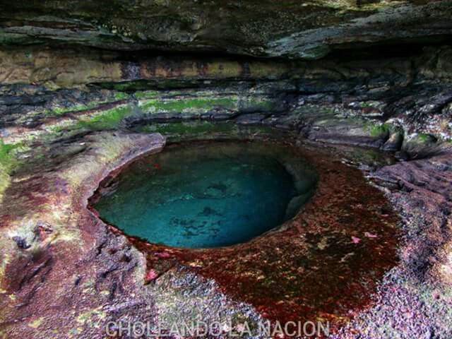 Places Cueva de los mil colores de la Reina Mora