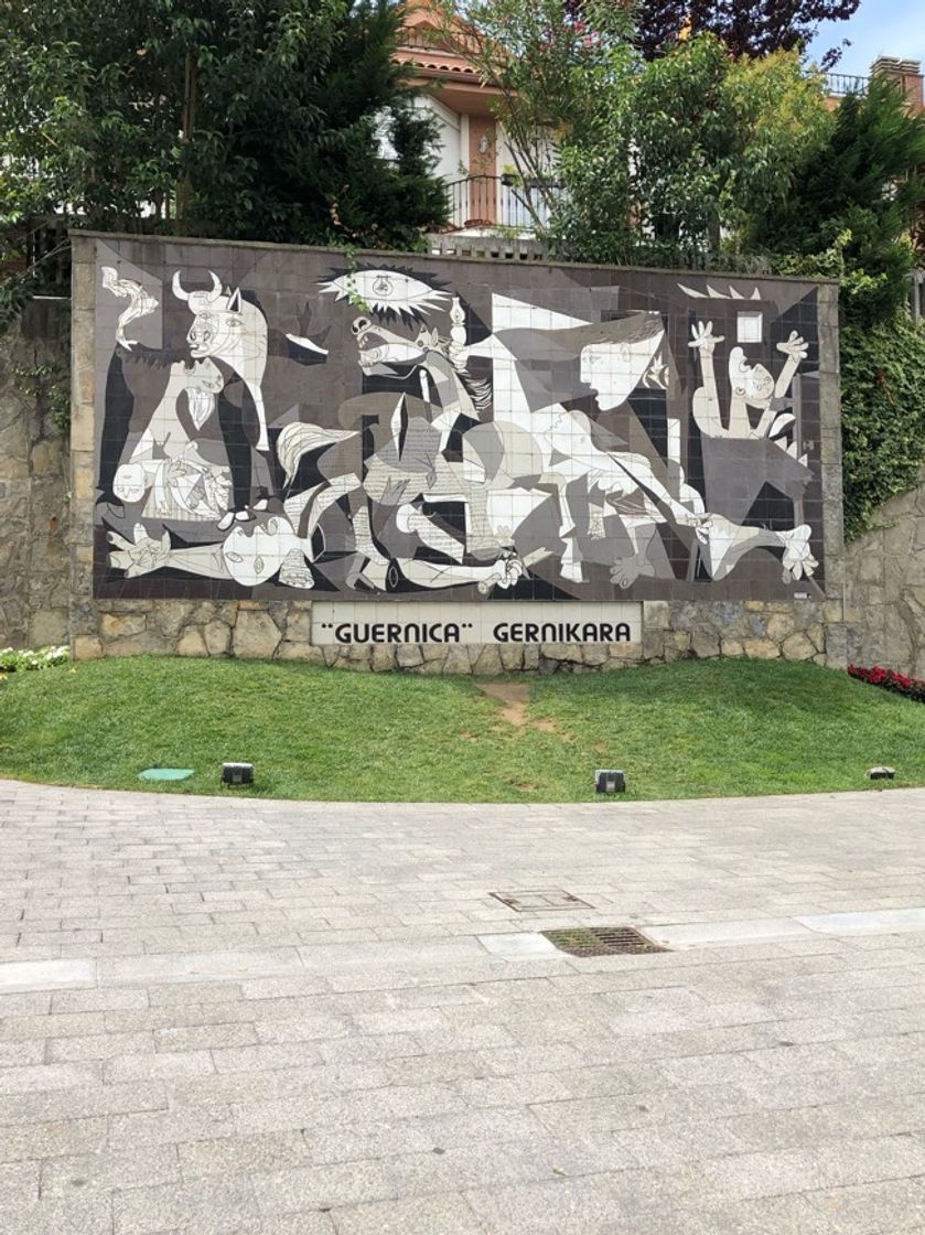 Place Guernica-Luno