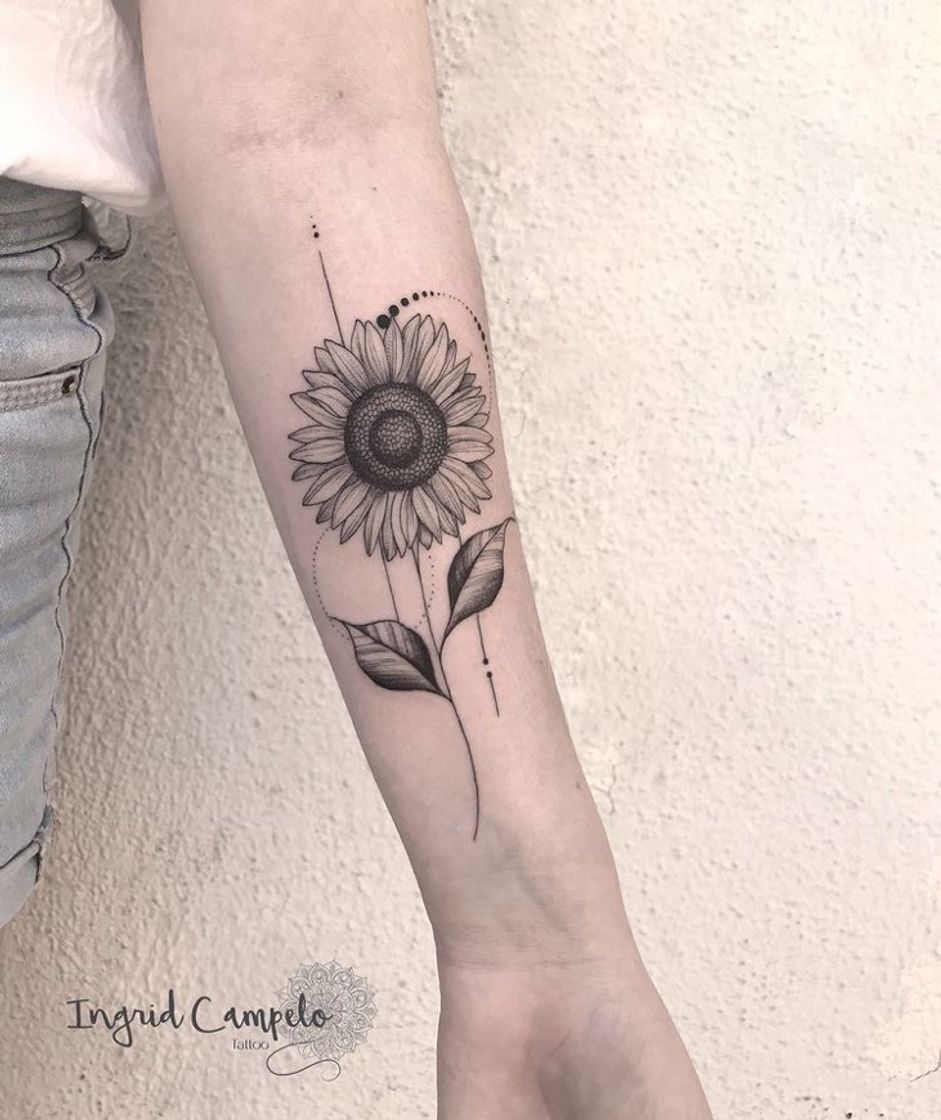 Moda Tatuaje girasol antebrazo 🌻