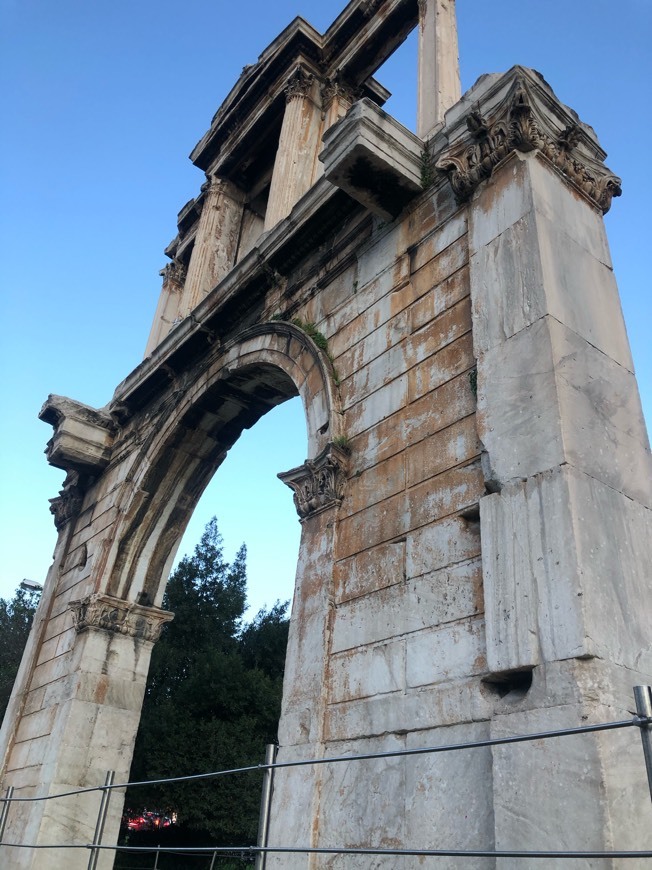 Place Arco de Adriano