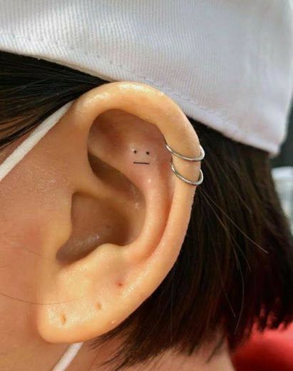 Tatto na orelha 