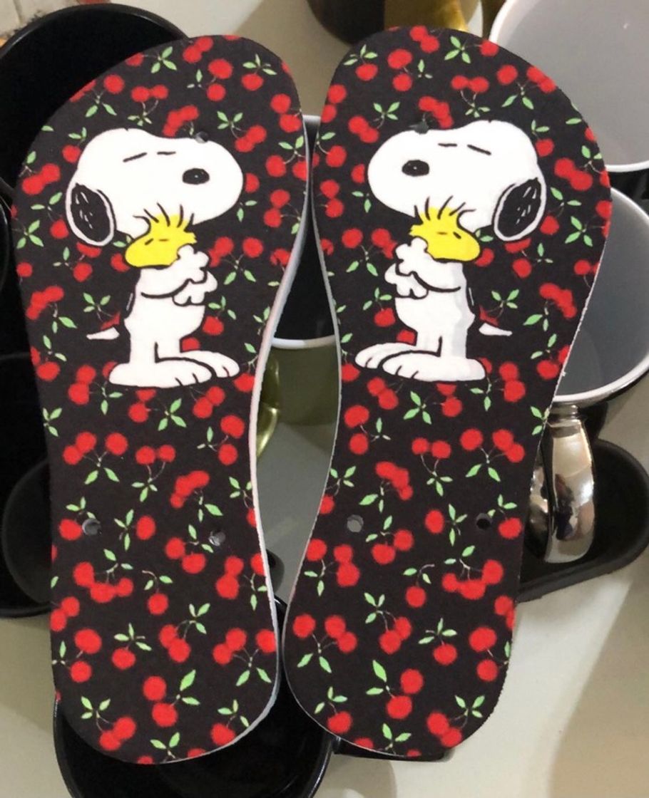 Moda Snoopy imortal. Chinelos lindos personalizados. 