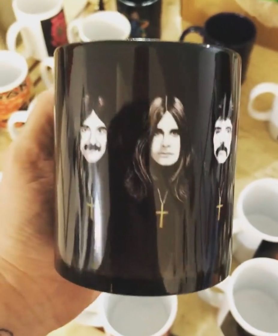 Fashion Caneca preta Black Sabbath. Maravilhosa. 