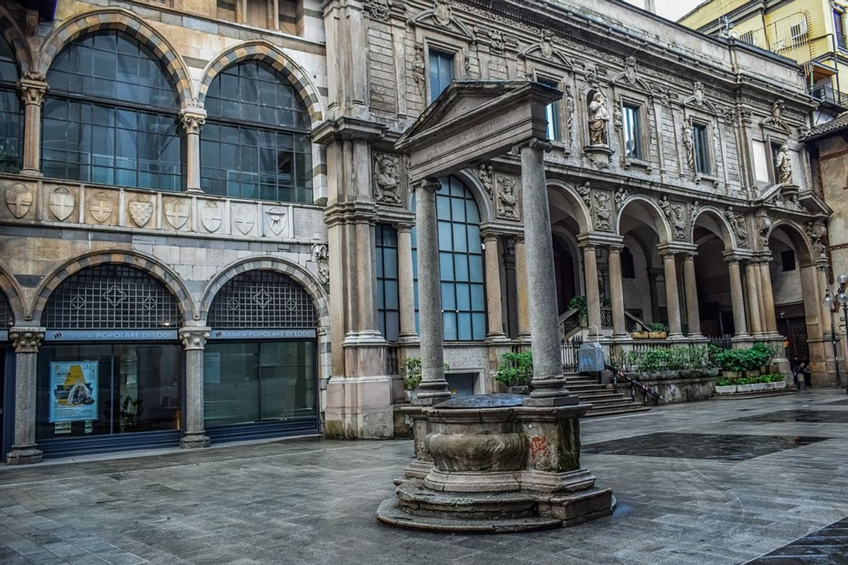 Place Piazza Mercanti