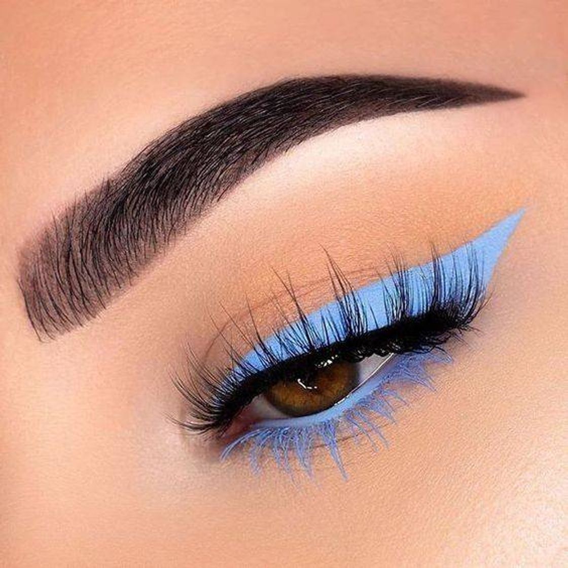 Fashion Make com delineado azul 💙 