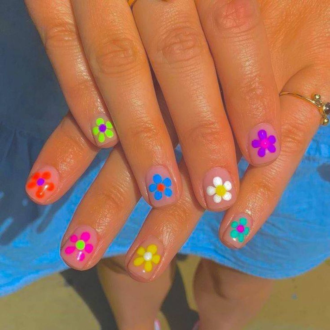 Moda Unhas com estampa de florzinha indie