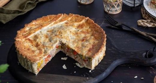 Pastel de carne y verduras con hojaldre de semillas