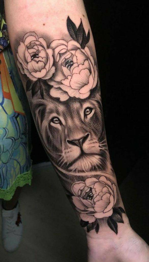 Social Lion tattoo