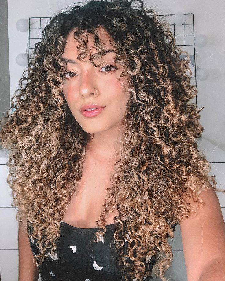 Fashion cabelo cacheado com luzes loiras💛