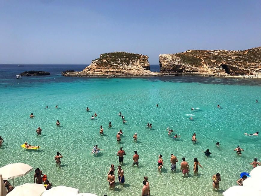 Lugar Blue Lagoon Comino Private Boat Tours, Water Sports, Hiking and Boat trips around Comino trips and charters. Blue lagoon Malta Boat