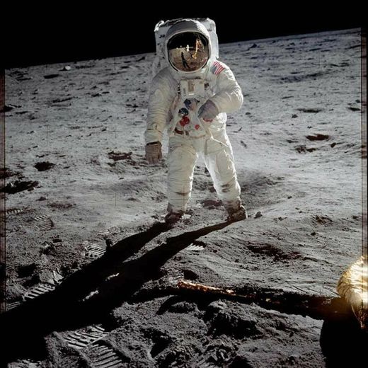 Primeiro Homem a Pisar Na Lua