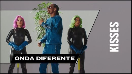 Anitta with Ludmilla and Snoop Dogg feat. Papatinho