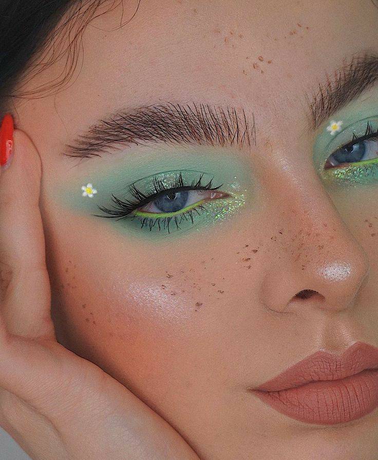 Moda maquiagem verde delicada🧚🏻‍♀️💚