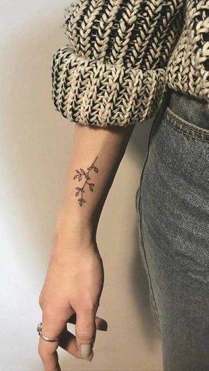 Tatuagem simples / ramo de folhas 