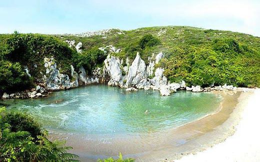 Playa de Gulpiyuri - Wikipedia