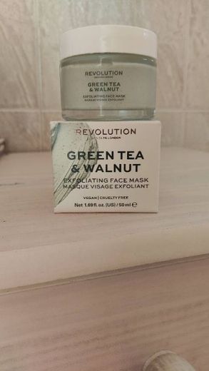 Green Tea & Walnut Exfoliating Face Mask REVOLUTION