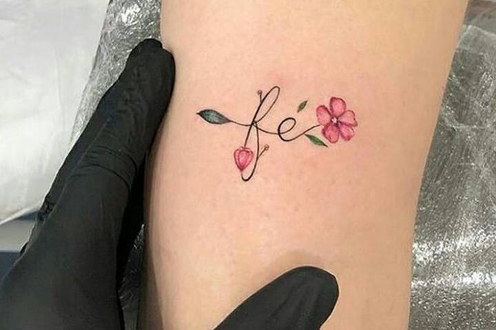 Fashion Tatuagem delicada .