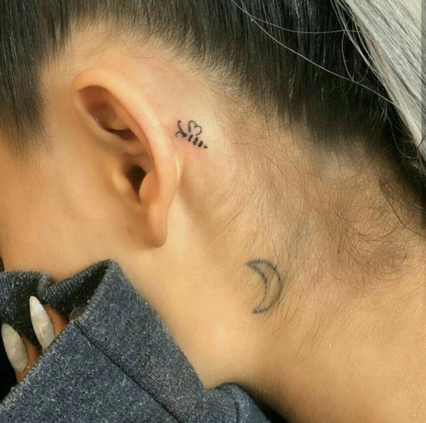 Moda tatuagem da ariana <3