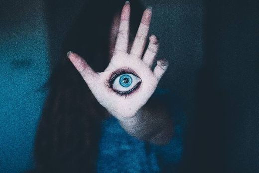 Fotografía ojo en la mano - Nerea Amaya
