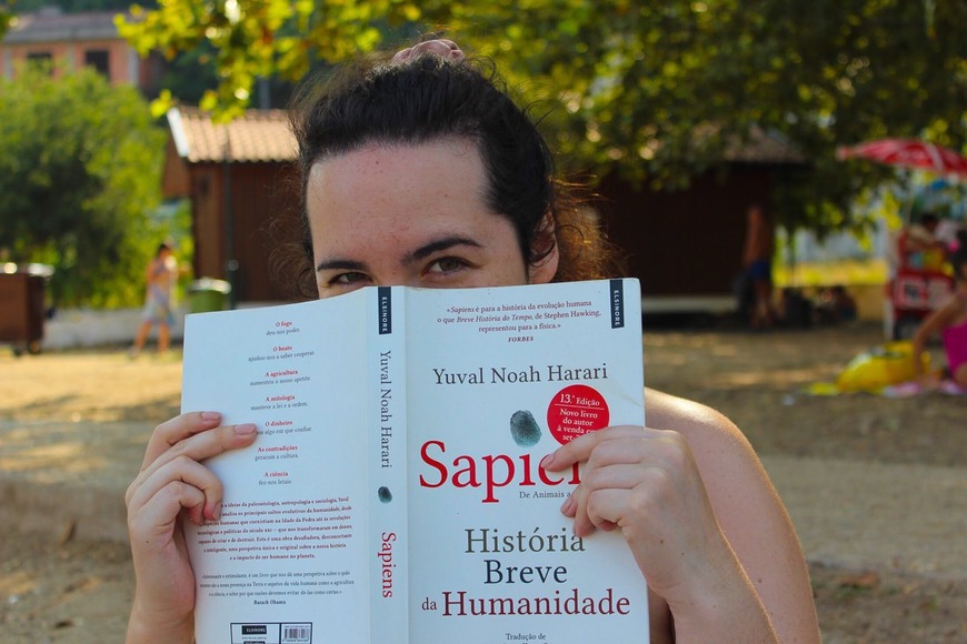 Book Sapiens: A Brief History of Humankind