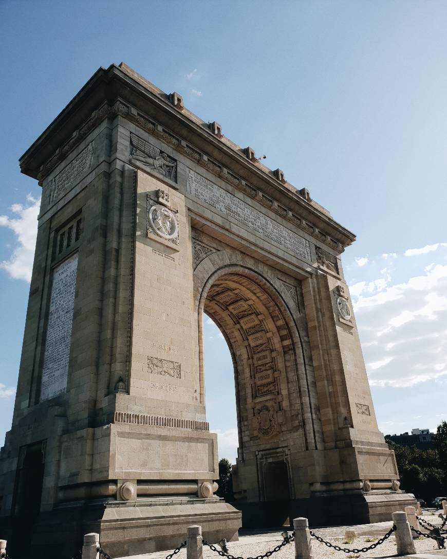 Place Arcul de Triumf