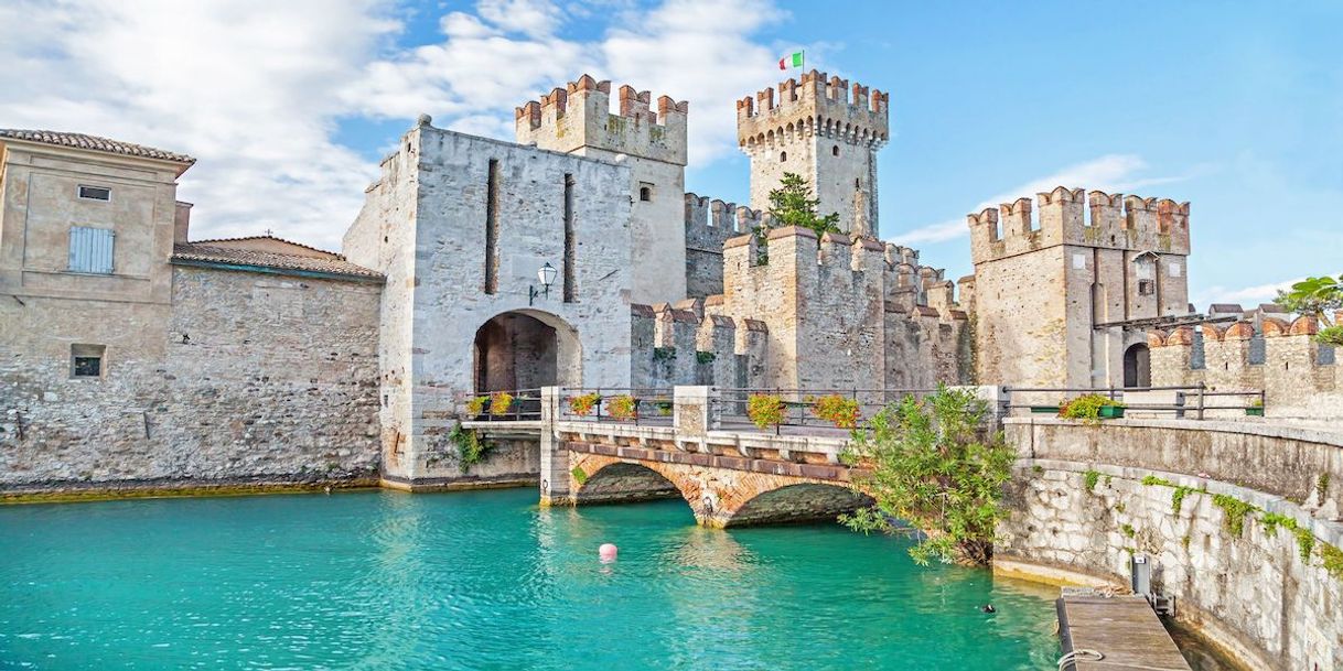 Places Castello Scaligero di Sirmione