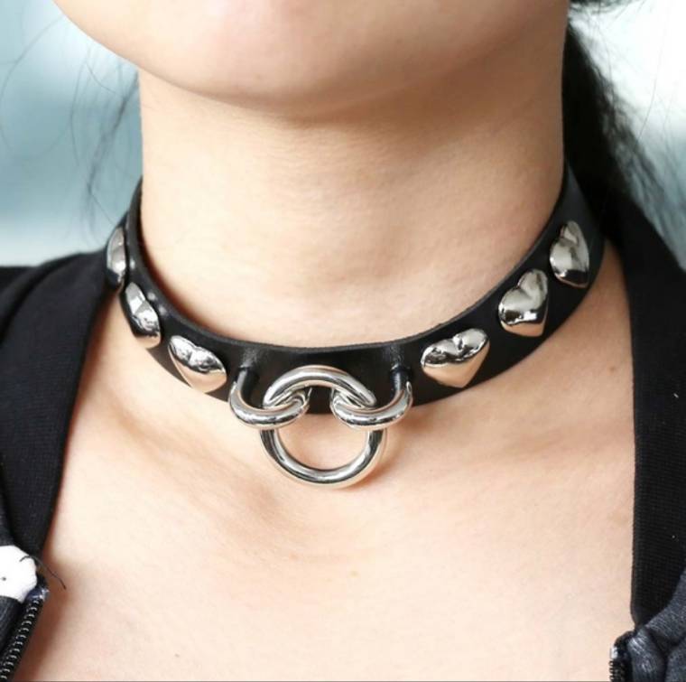 Productos Choker negro anillo y corazones