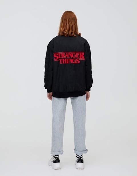 Moda Chaqueta Stranger Things del PULL AND BEAR