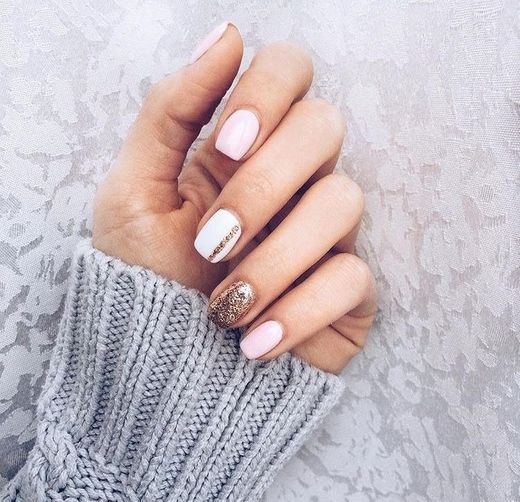 Manicura minimalista 