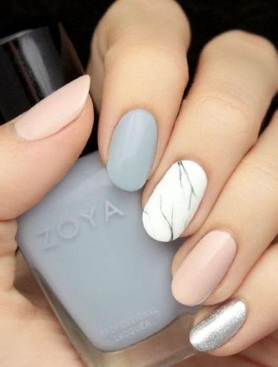 Manicura tonos pastel