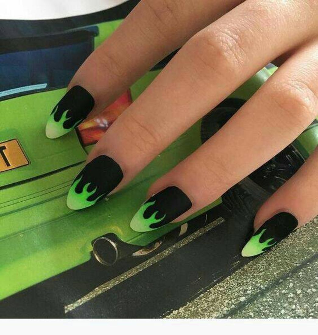 Moda Dramatic black nails👽 