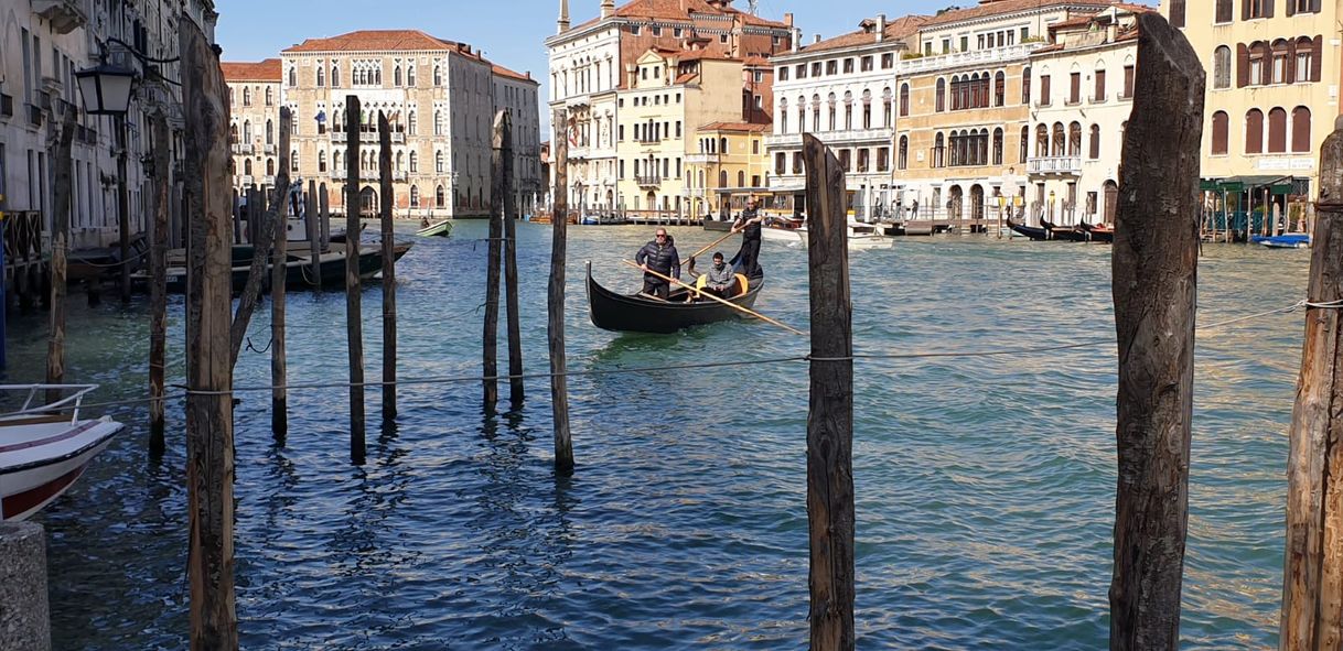 Lugar Gondola Traghetto di San Tomà (Sestiere di San Marco)