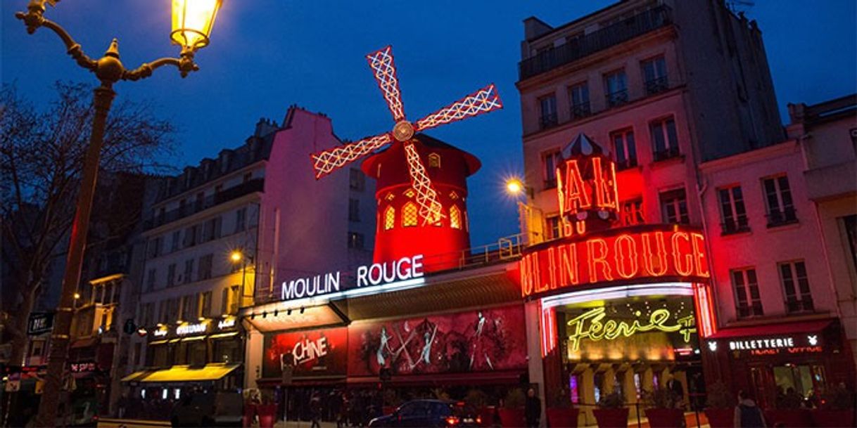 Place Moulin Rouge