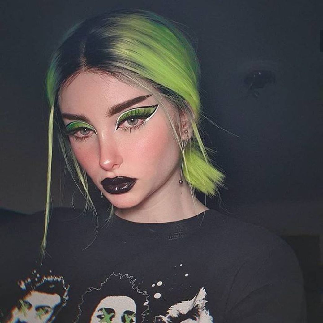 Social e-girl makeup 