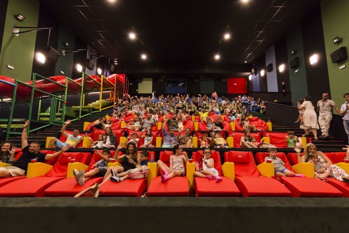 Lugar Yelmo Luxury Cines