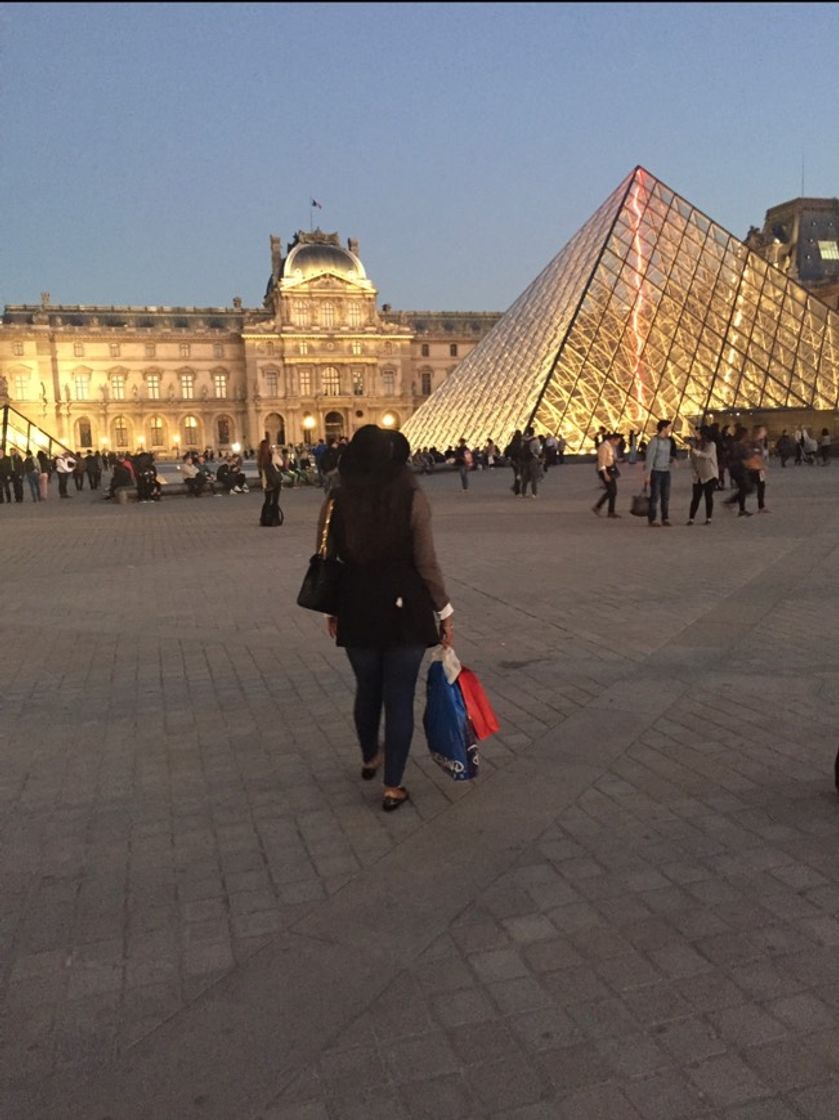 Place Museo del Louvre