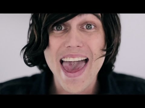 Canciones Sleeping With Sirens - "Kick Me"