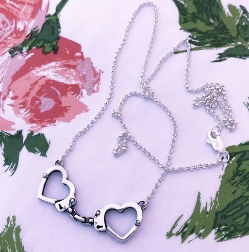 Heart Handcuffs Necklace – Souvenir Jewelry