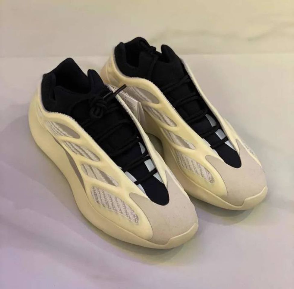 Moda Yeezy boost 700v3 Azael🕊️