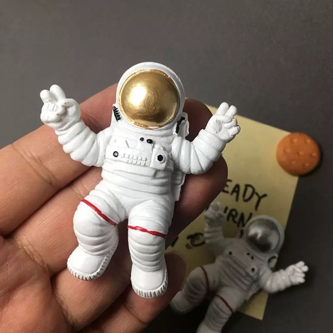 Product ima de geladeira astronauta