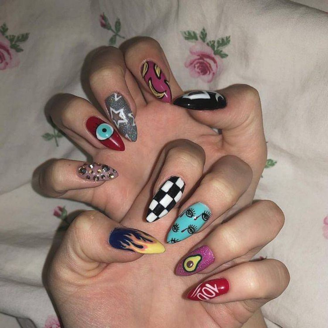 Fashion Unhas diferentes a cada dedinho