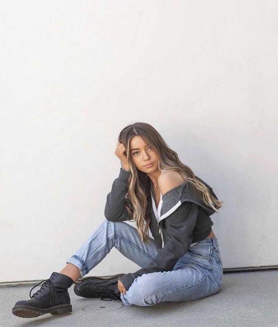 Social Pose 3