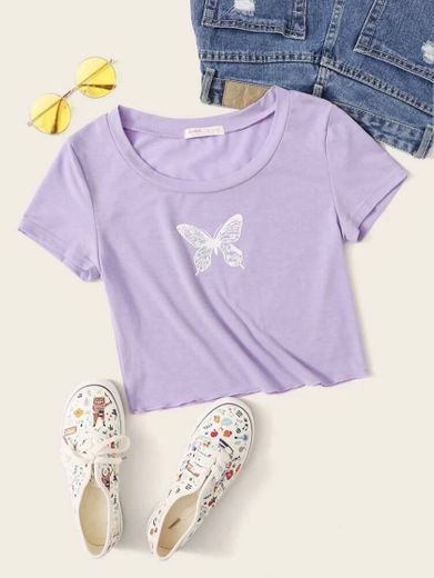 Camiseta violeta con estampado de mariposa 