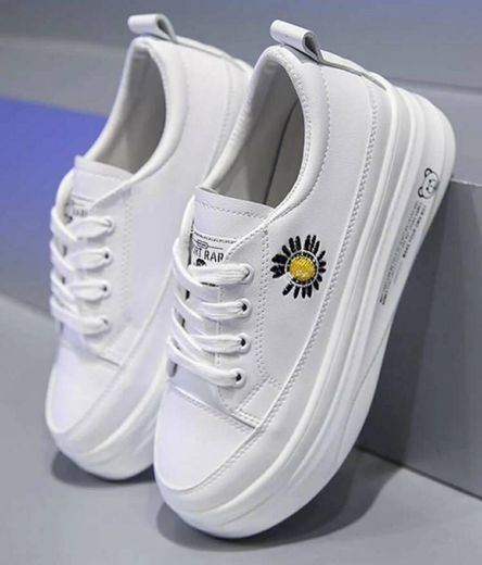 Zapatillas blancas con flor