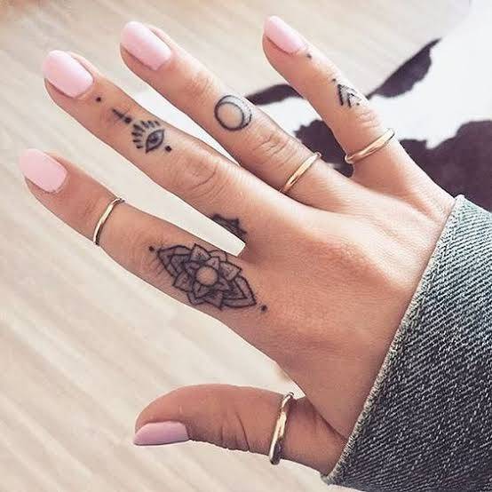 Moda tattoo na mão ❤