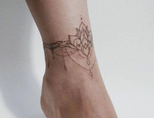 Tatuaje tobillera flor de loto