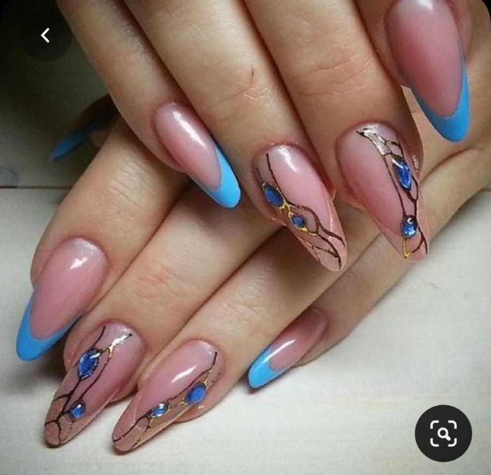 Fashion Uñas diseño nude con azul