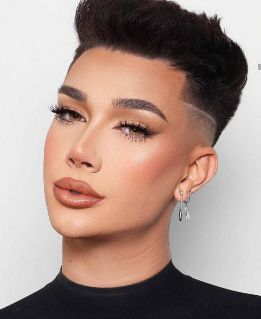 Moda James Charles