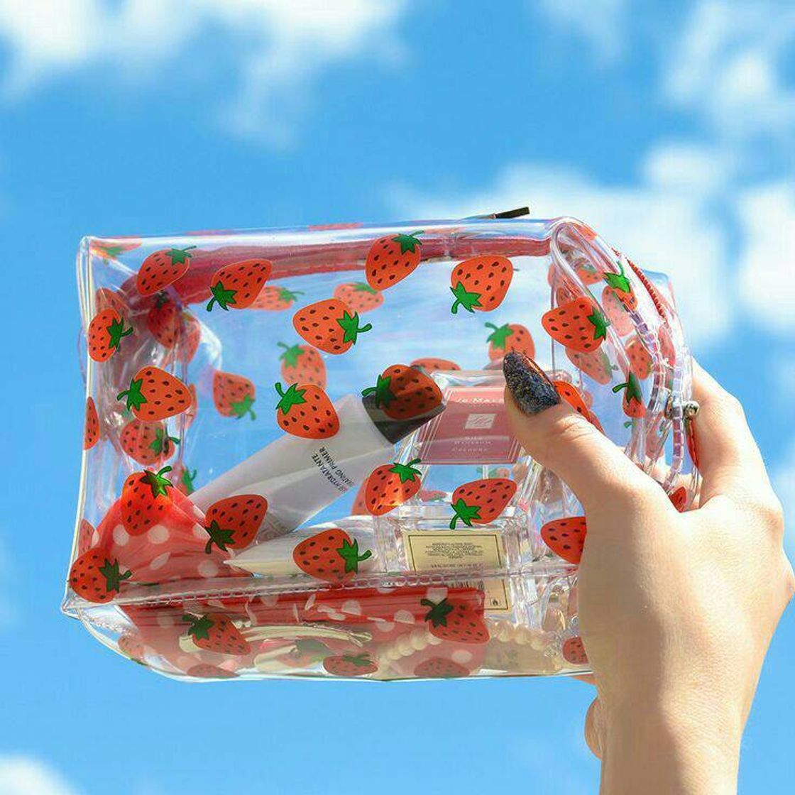 Moda Necessaire estampa de morango🍓