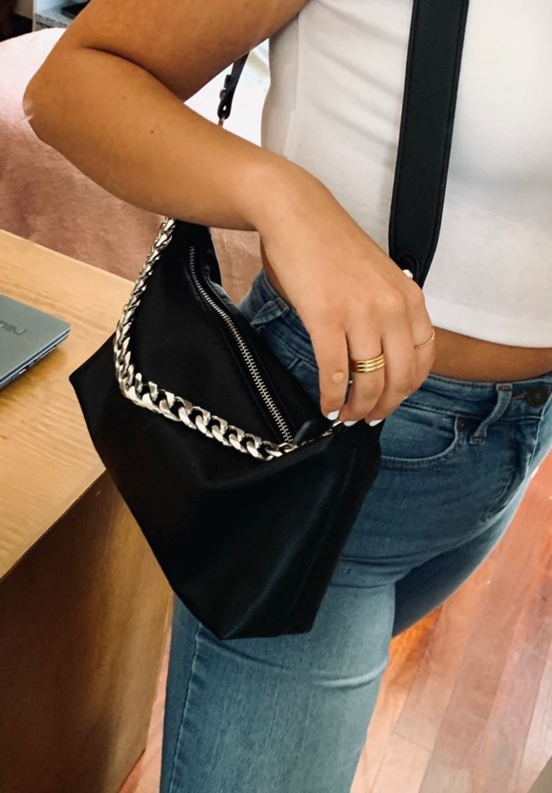 Bolso bandolera con cadena